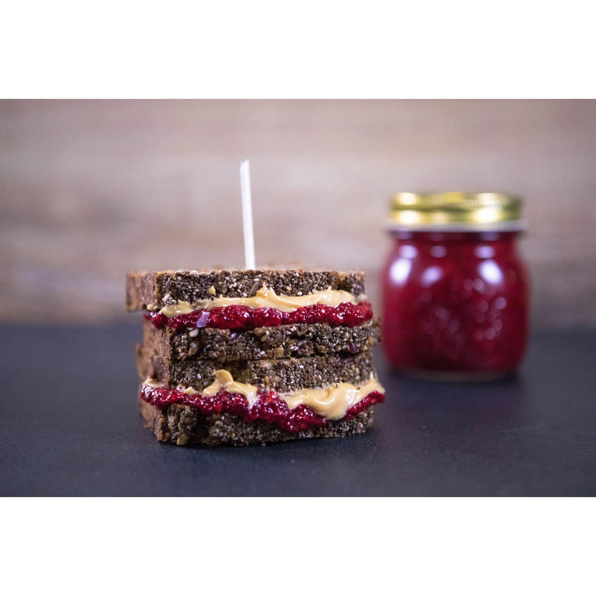 REZEPT: Erdnussbutter zuckerreduziert & Peanutbutter-Marmeladen-Sandwich