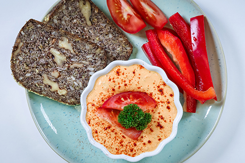 REZEPT: Mediterrane Feta-Paprika-Creme