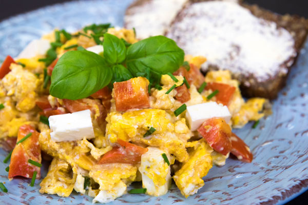 REZEPT: Paprika-Feta-Rührei